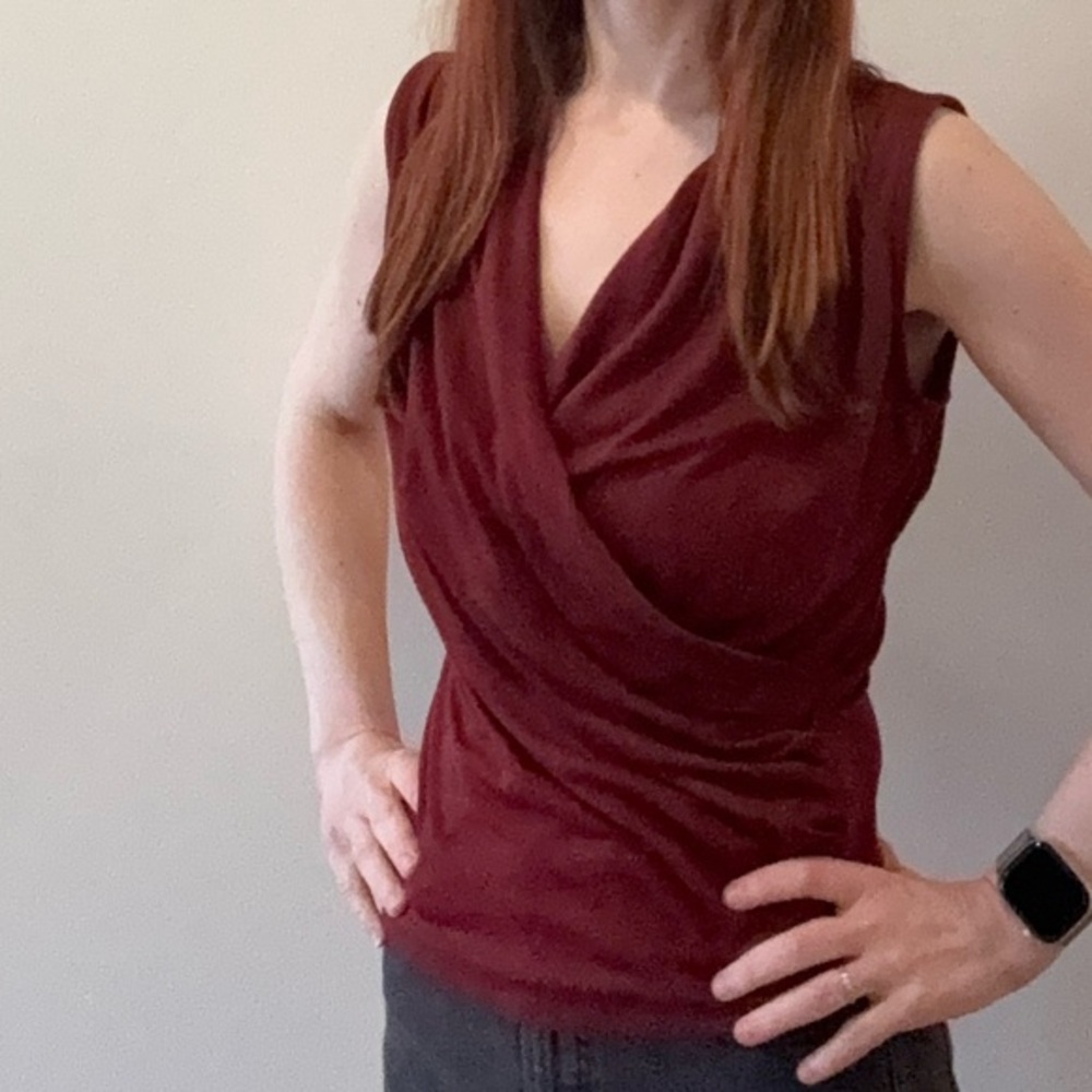 Banana Republic top, v neck, red size XS